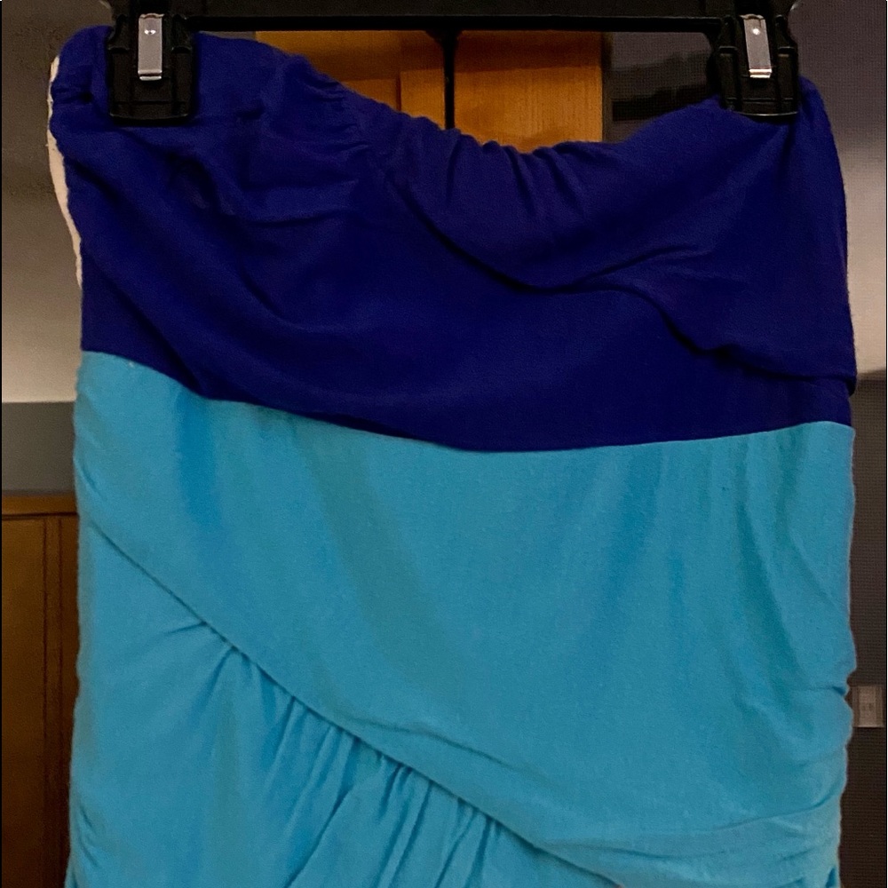 Cute tri color tube top.